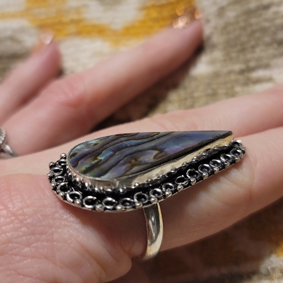 Beautifully detailed sterling abolone shell ring. - Picture 3 of 3